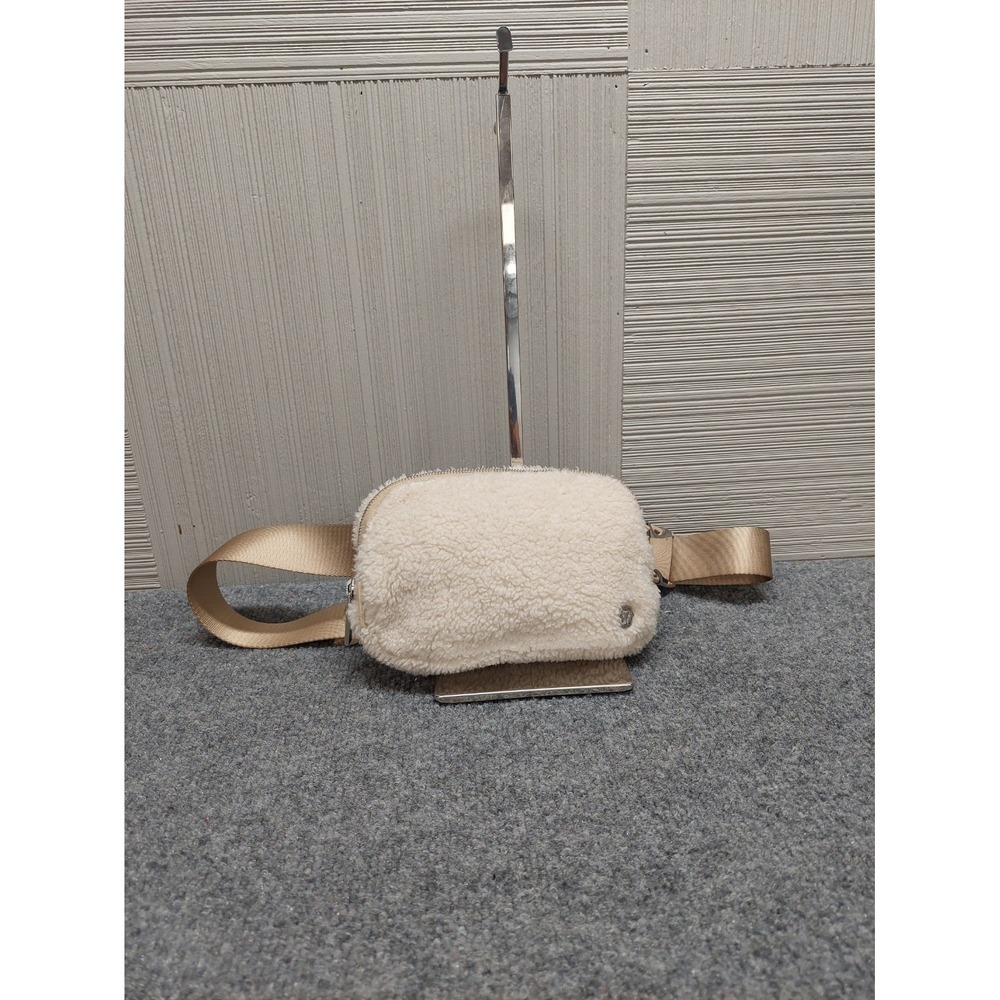 Lululemon Women Crossbody Bag Small Beige Sherpa Everywhere Belt Bag Cozy Summer